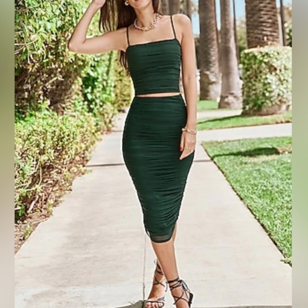 Ruched body con express set. Dark green.